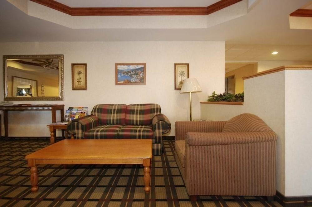Comfort Suites South Haven Near I-96 Екстер'єр фото
