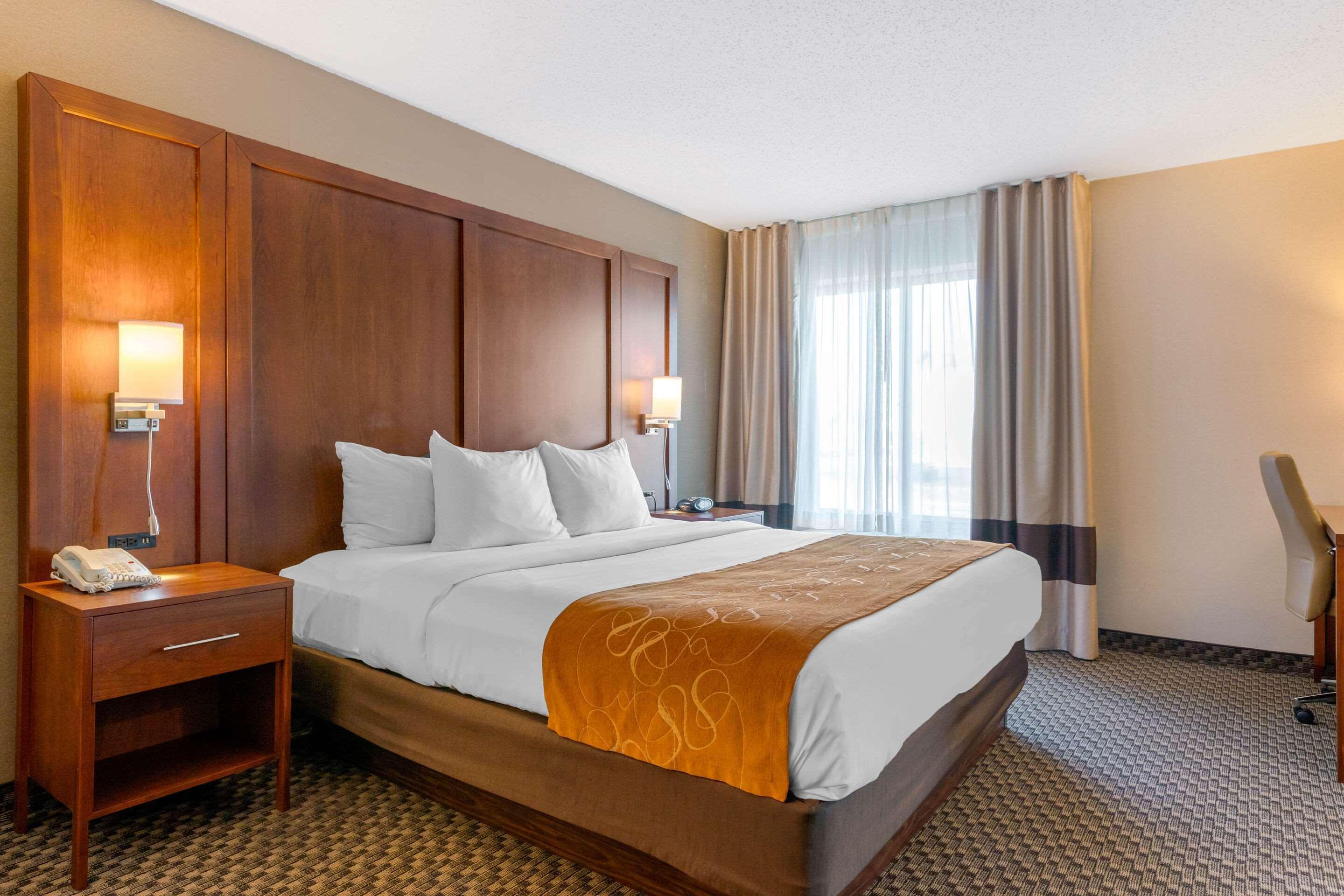 Comfort Suites South Haven Near I-96 Екстер'єр фото