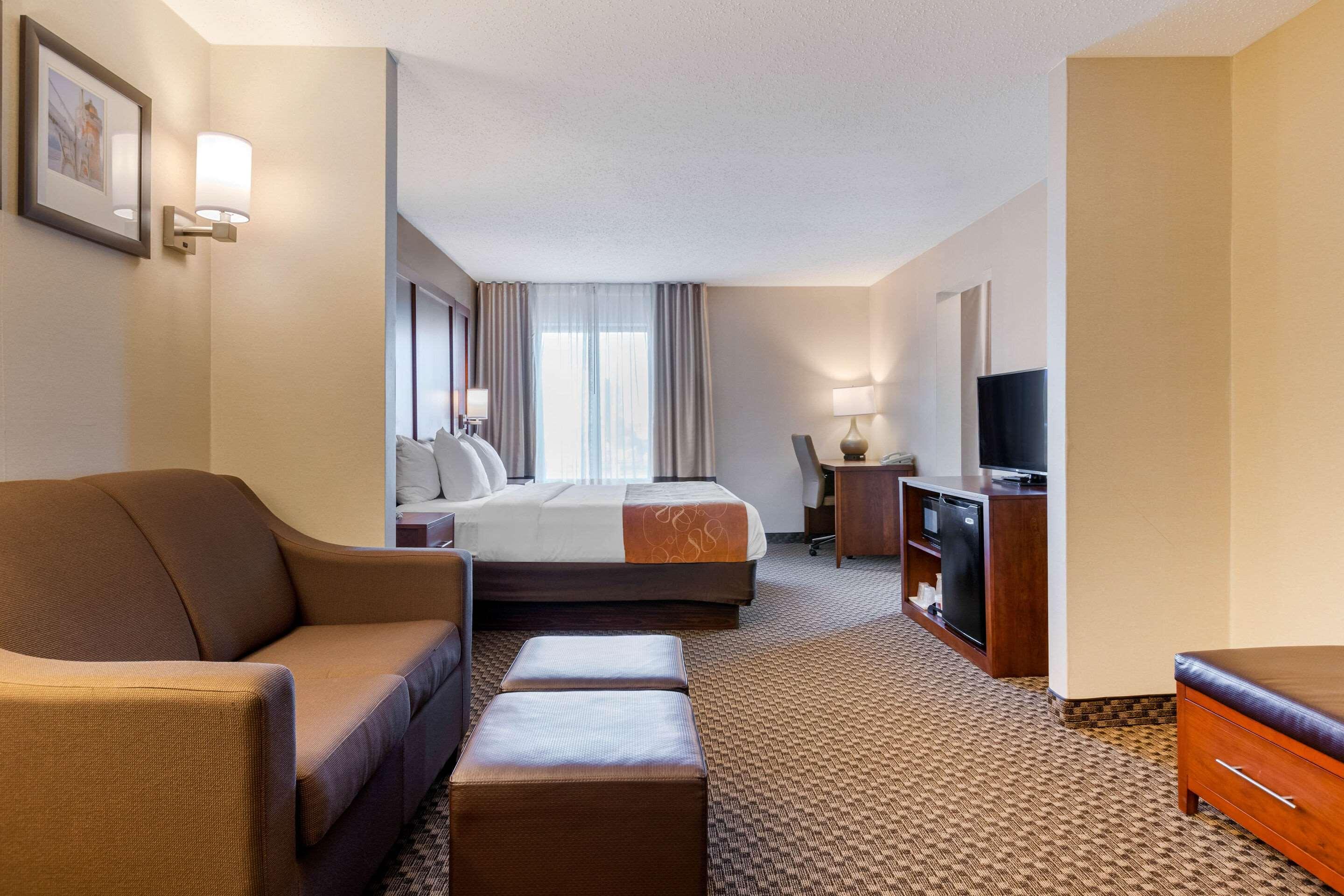 Comfort Suites South Haven Near I-96 Екстер'єр фото