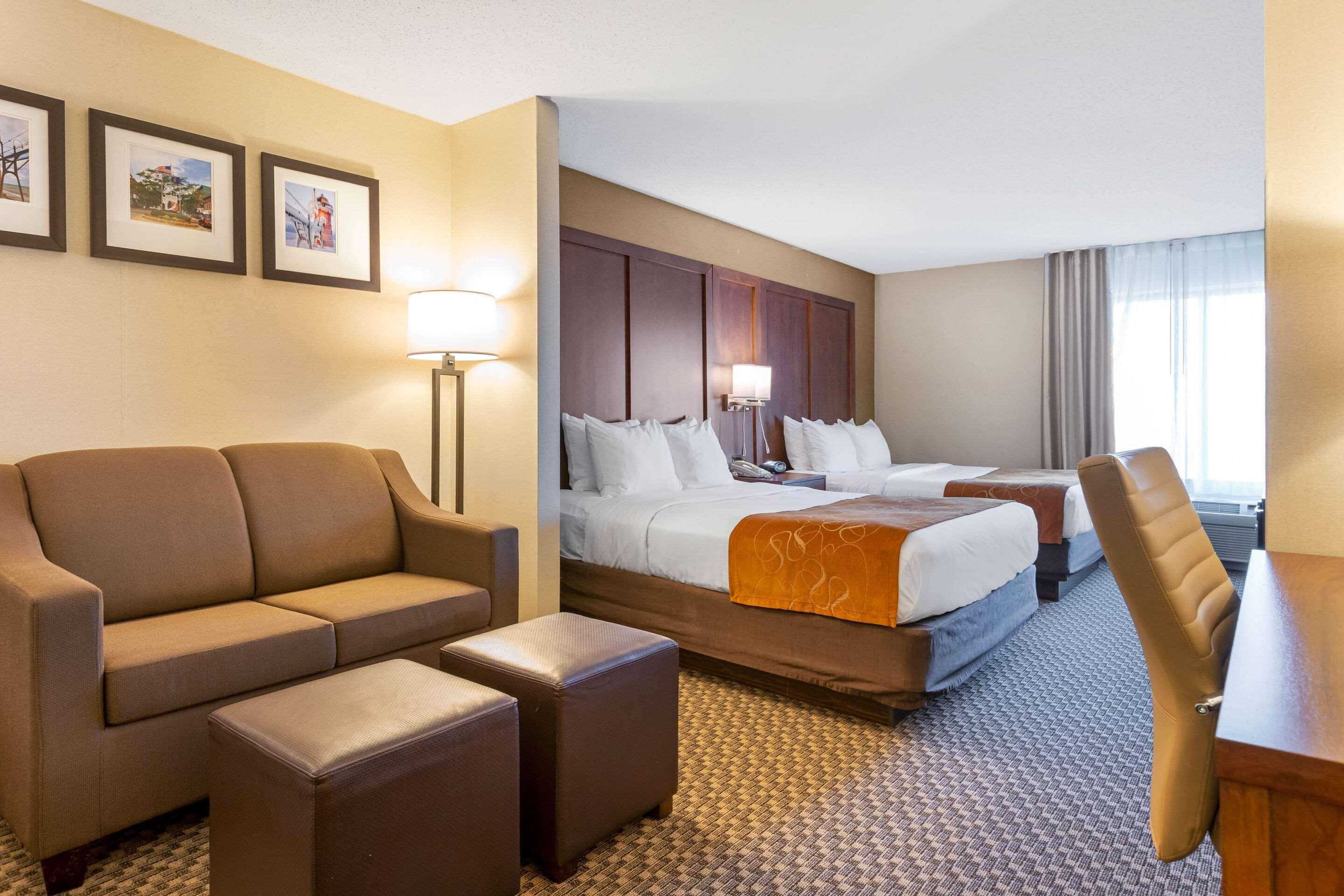 Comfort Suites South Haven Near I-96 Екстер'єр фото