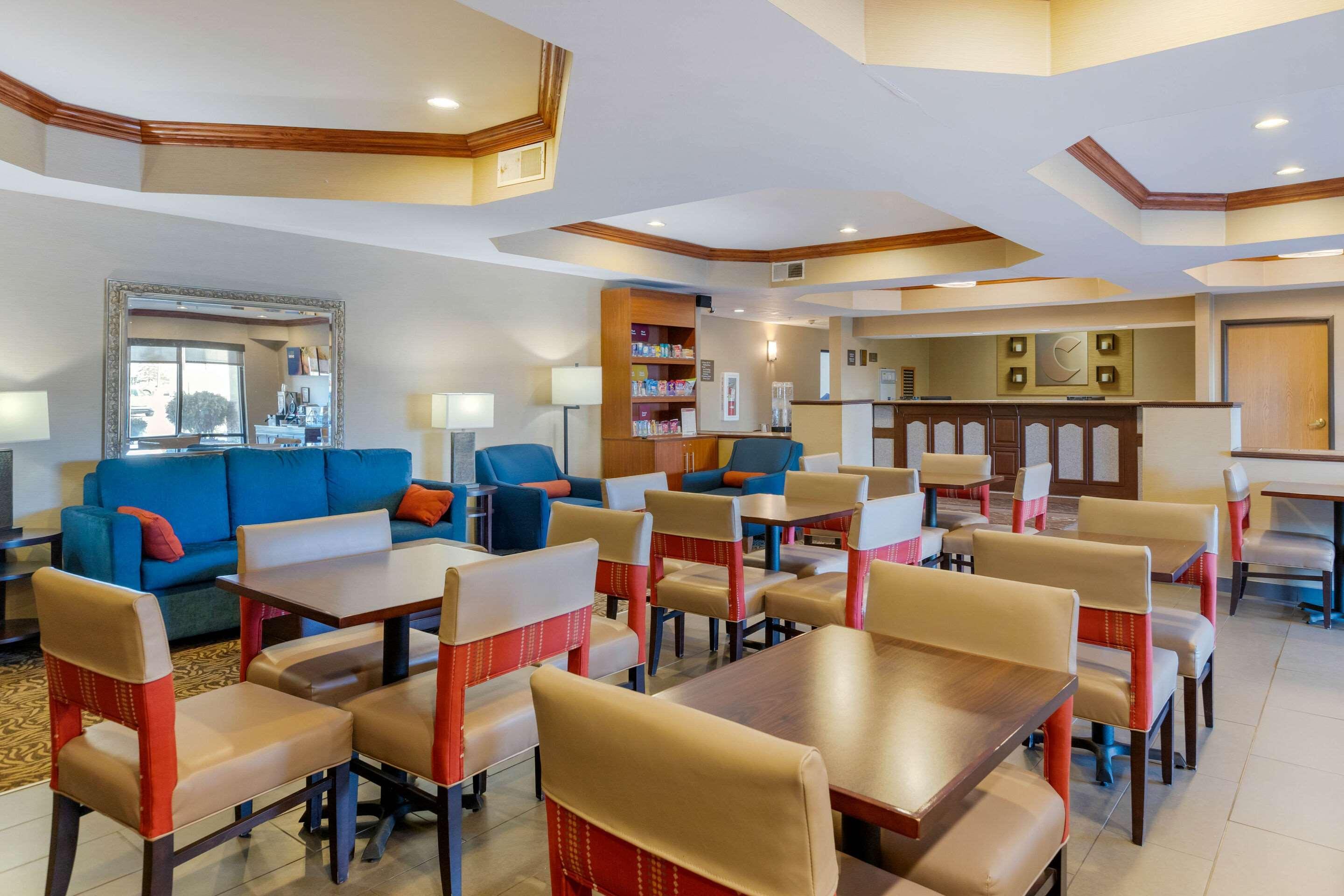Comfort Suites South Haven Near I-96 Екстер'єр фото