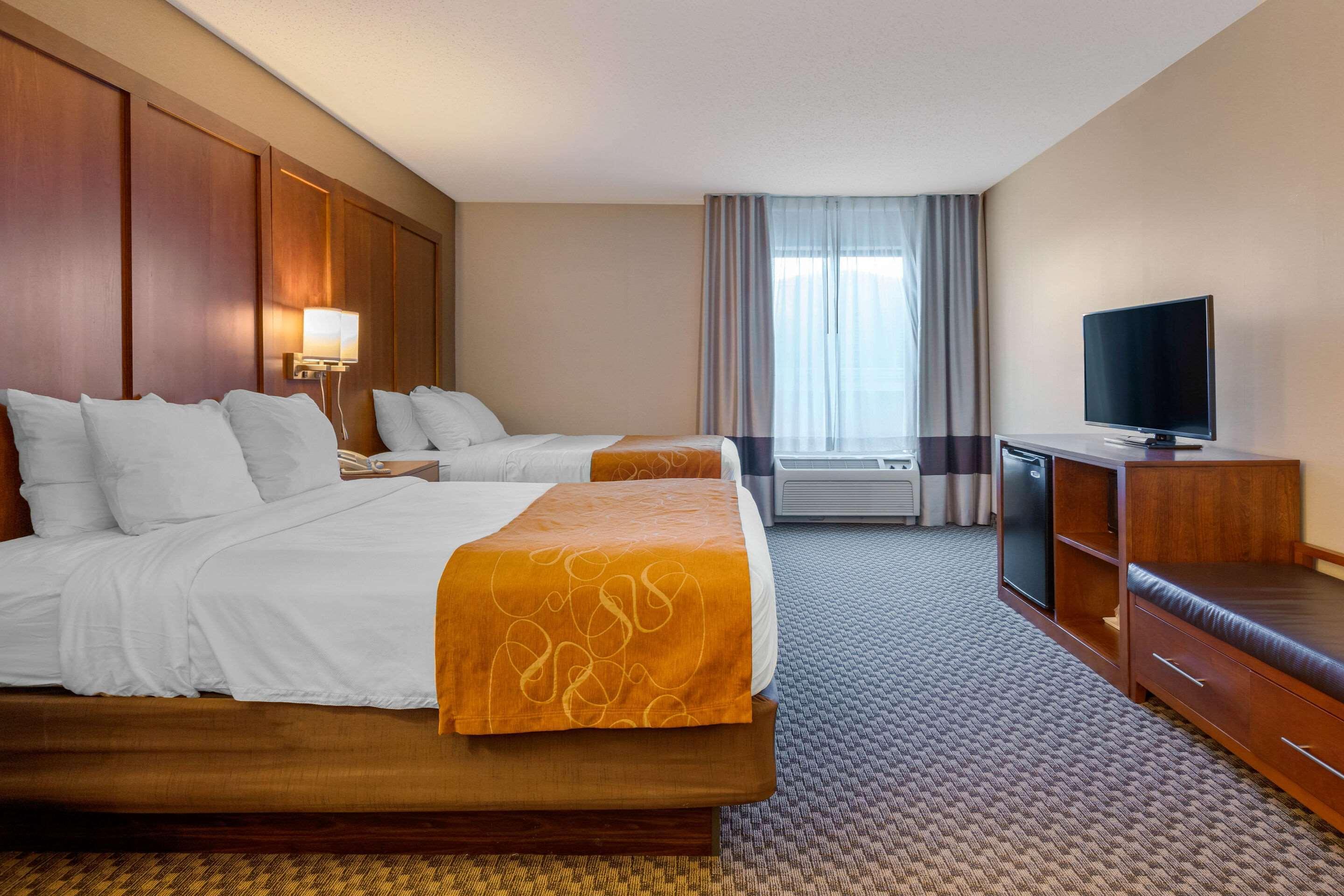 Comfort Suites South Haven Near I-96 Екстер'єр фото