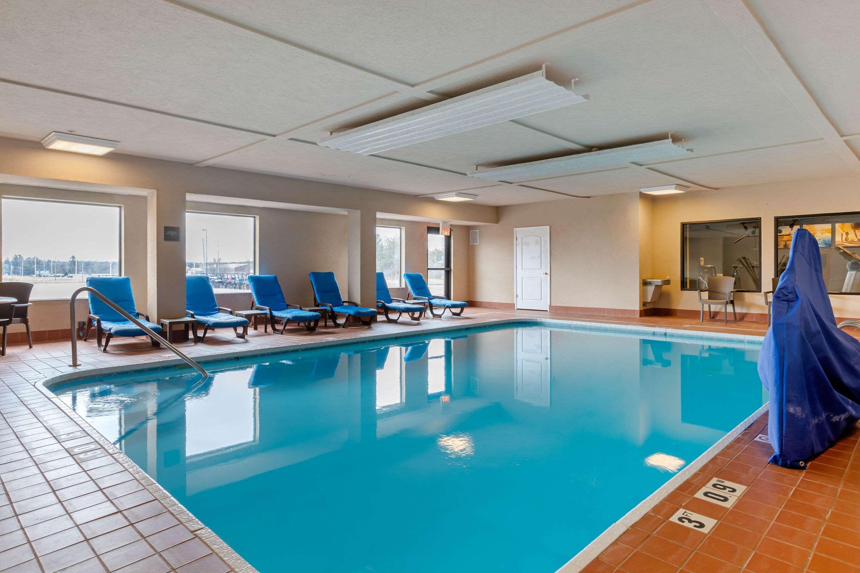 Comfort Suites South Haven Near I-96 Екстер'єр фото