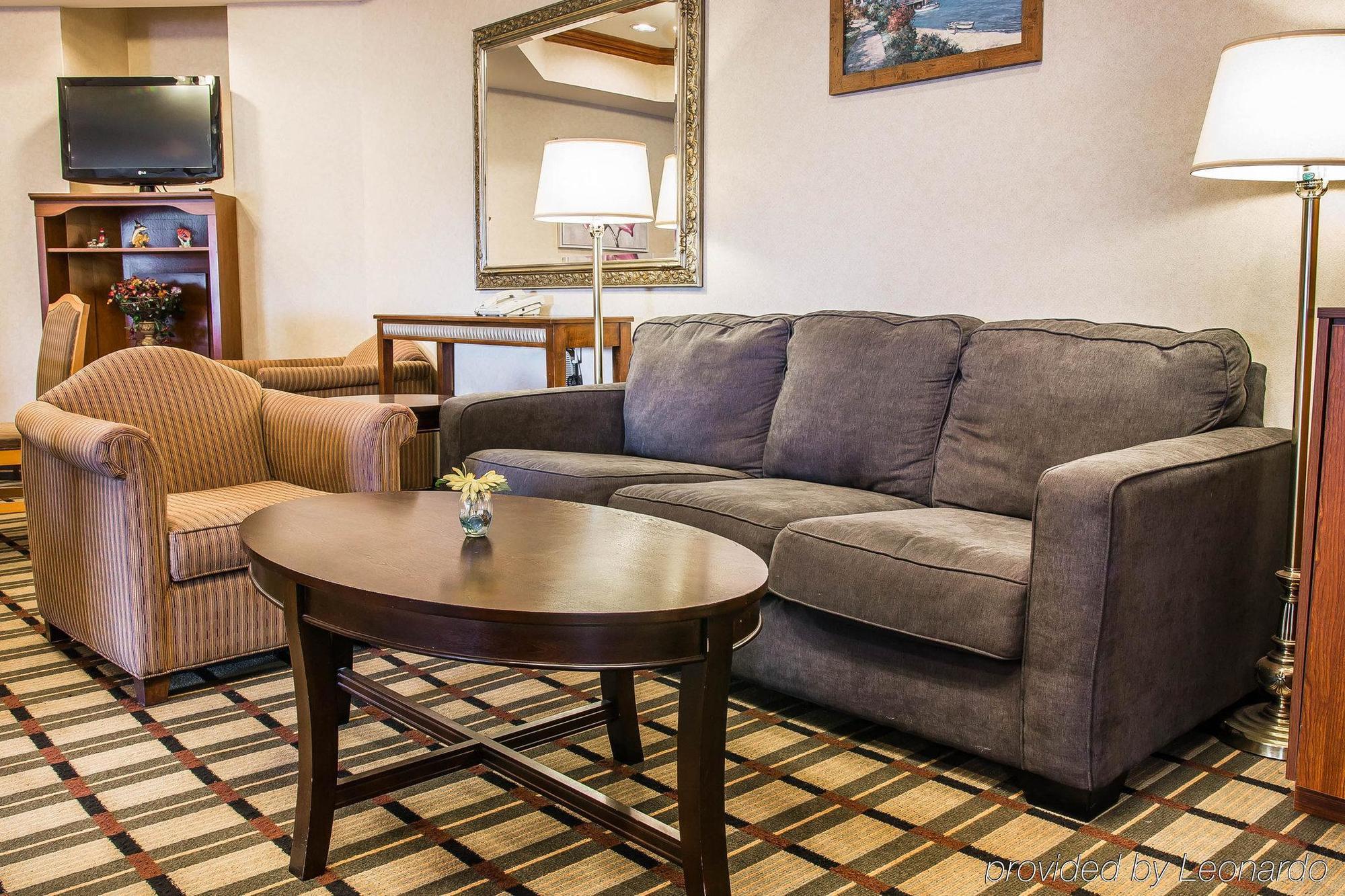 Comfort Suites South Haven Near I-96 Екстер'єр фото
