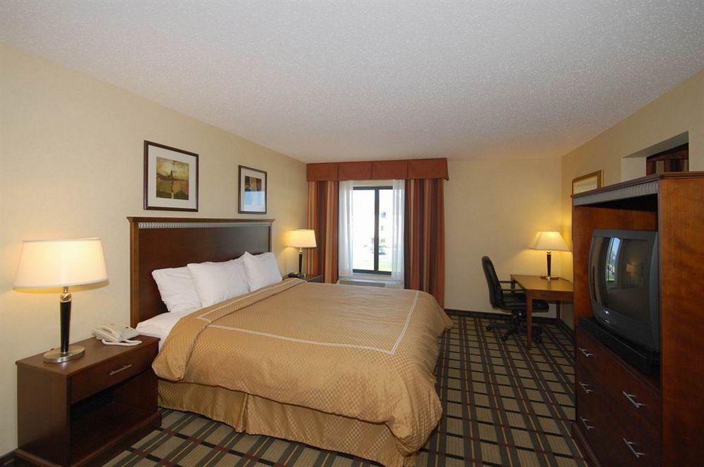 Comfort Suites South Haven Near I-96 Екстер'єр фото