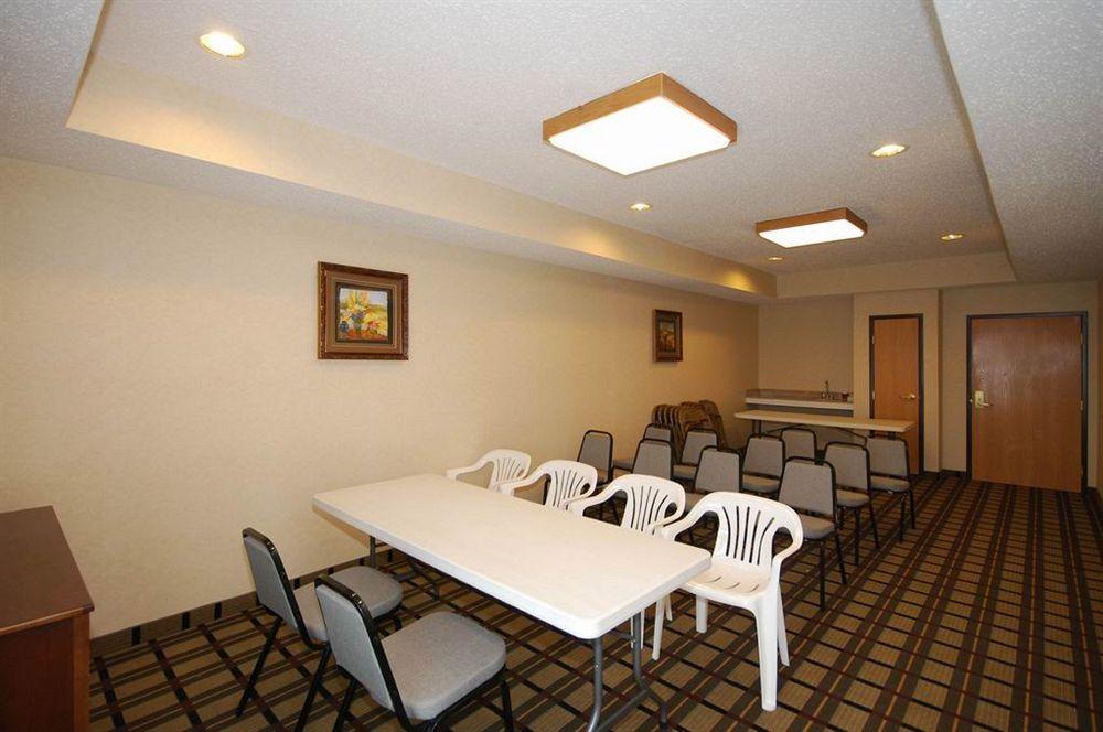 Comfort Suites South Haven Near I-96 Екстер'єр фото