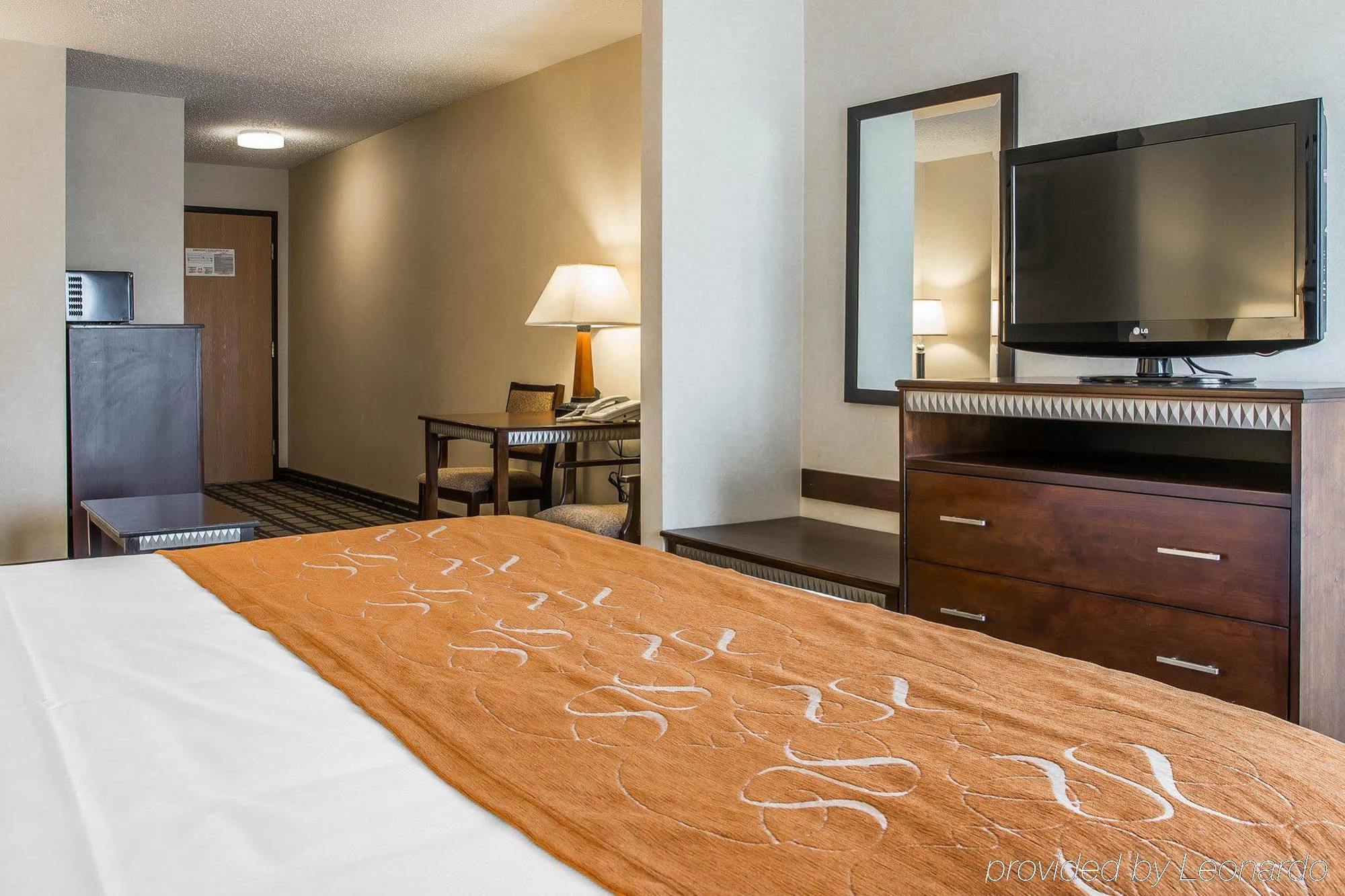 Comfort Suites South Haven Near I-96 Екстер'єр фото