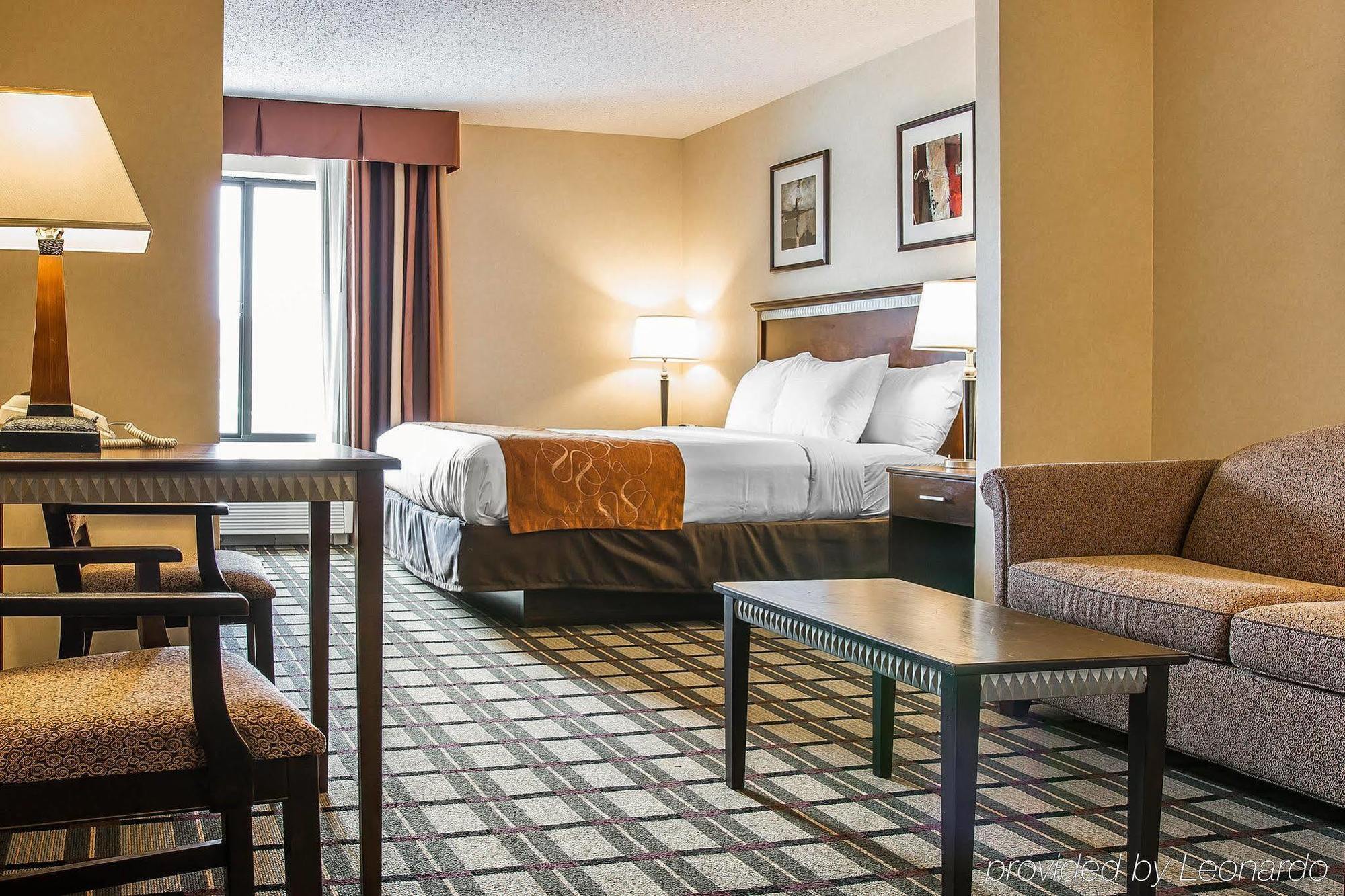 Comfort Suites South Haven Near I-96 Екстер'єр фото