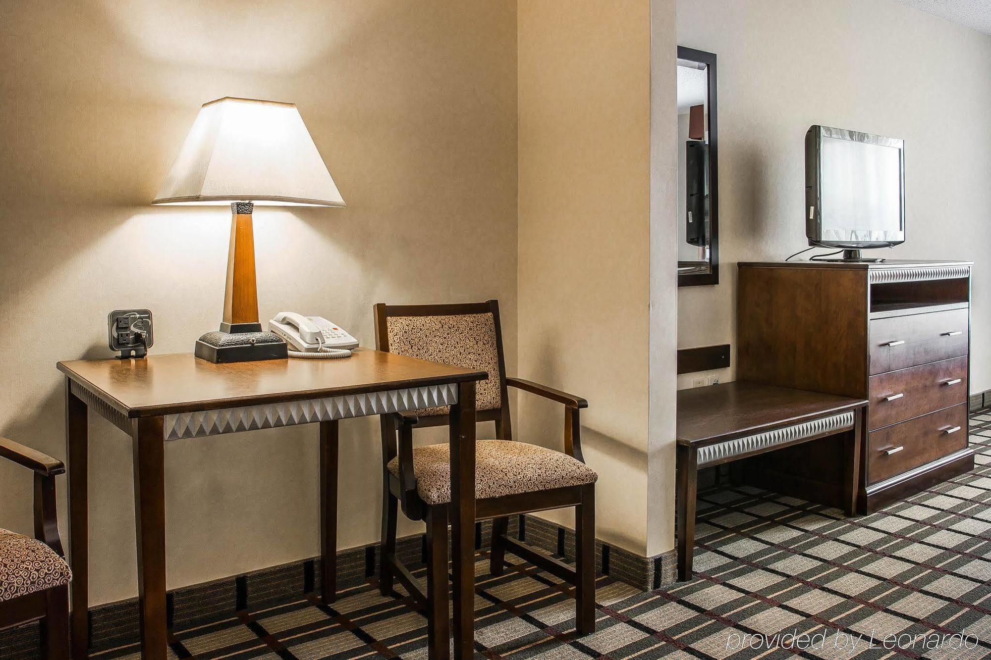 Comfort Suites South Haven Near I-96 Екстер'єр фото