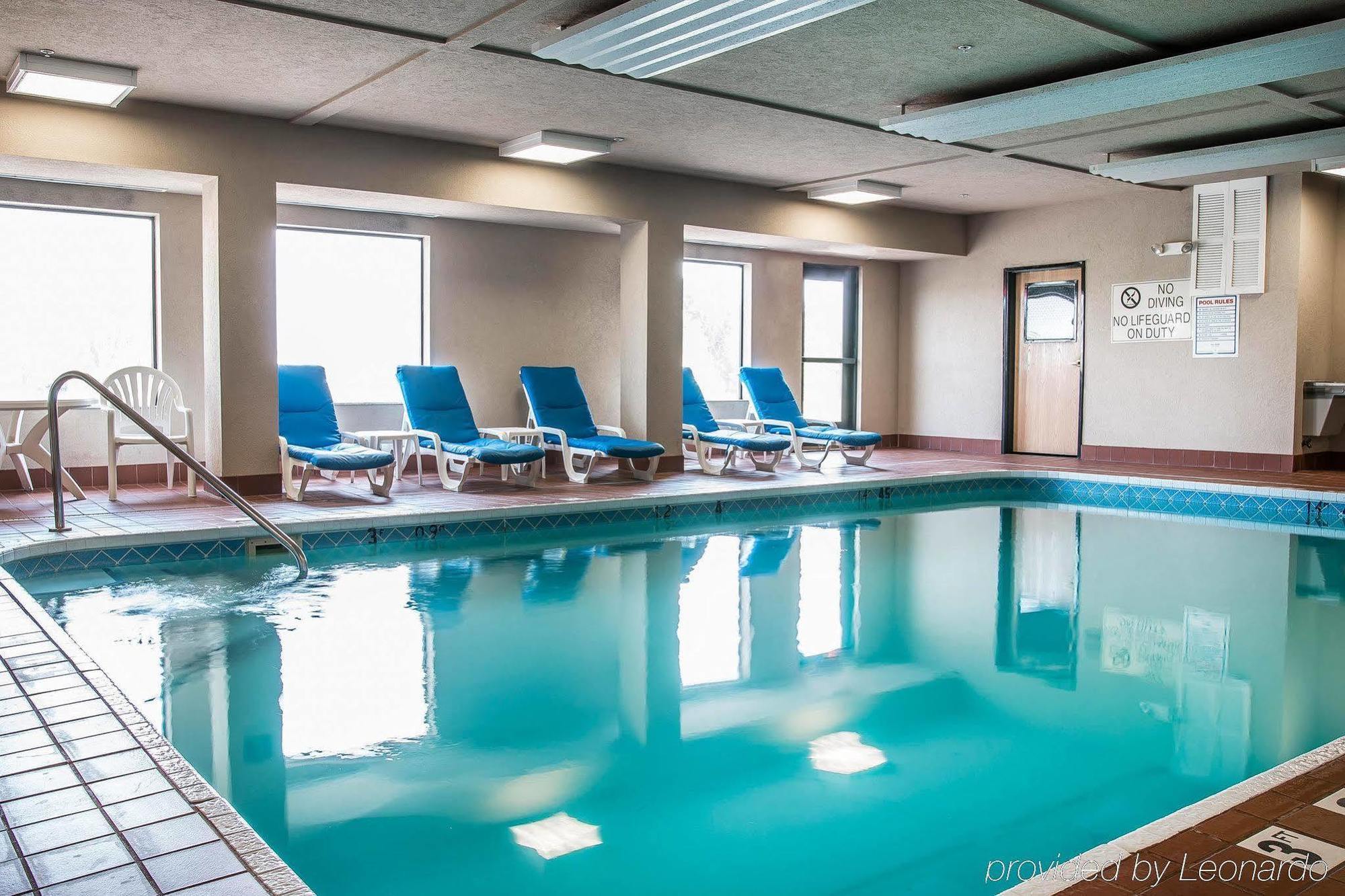 Comfort Suites South Haven Near I-96 Екстер'єр фото