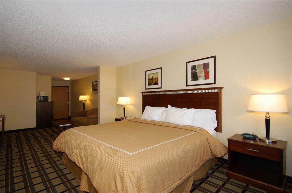 Comfort Suites South Haven Near I-96 Екстер'єр фото