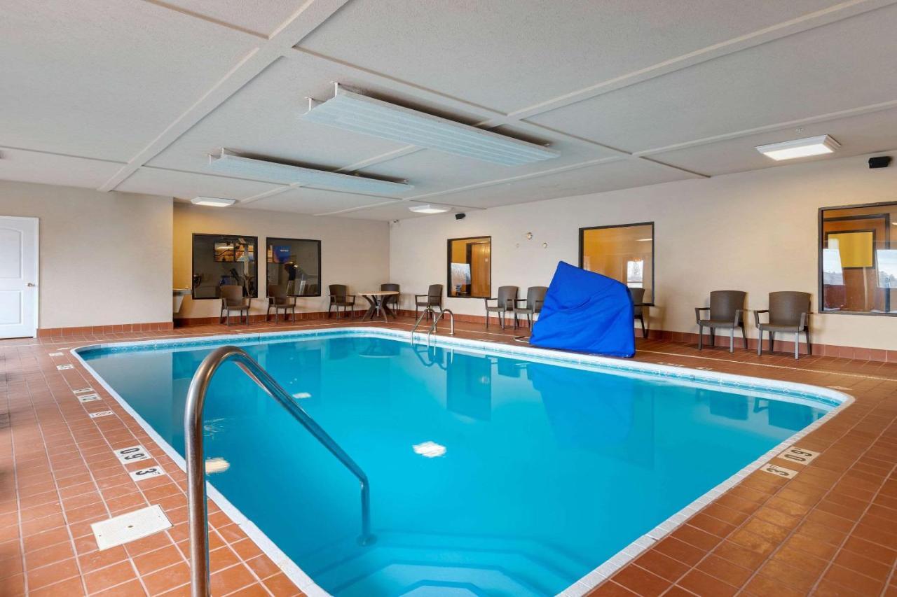Comfort Suites South Haven Near I-96 Екстер'єр фото